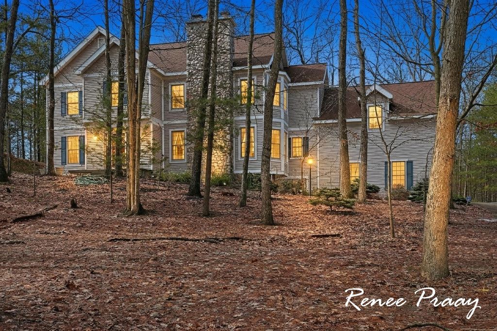 5439 Shawnee Road, Pentwater Twp, MI 49449