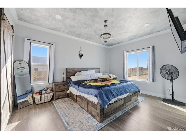 421 N Heather Dr, Pueblo, CO 81007