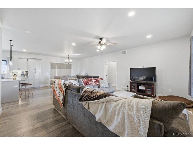 421 N Heather Dr, Pueblo, CO 81007