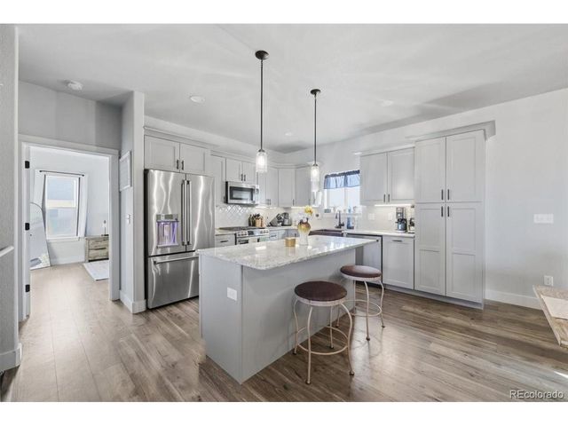 421 N Heather Dr, Pueblo, CO 81007