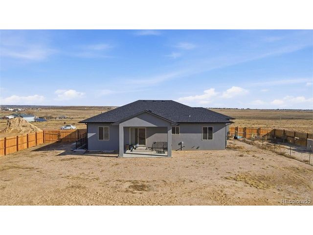 421 N Heather Dr, Pueblo, CO 81007