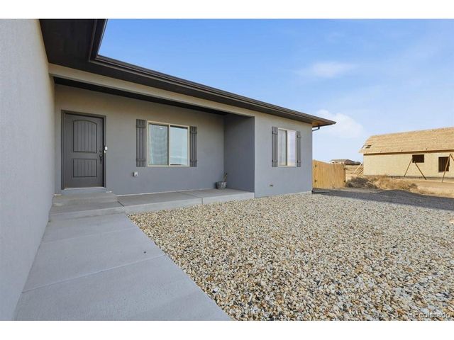 421 N Heather Dr, Pueblo, CO 81007