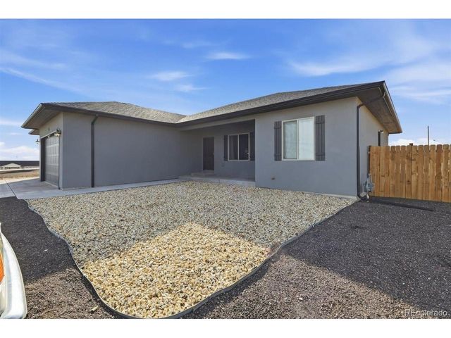 421 N Heather Dr, Pueblo, CO 81007