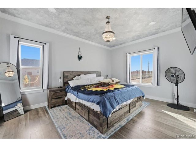 421 N Heather Dr, Pueblo, CO 81007