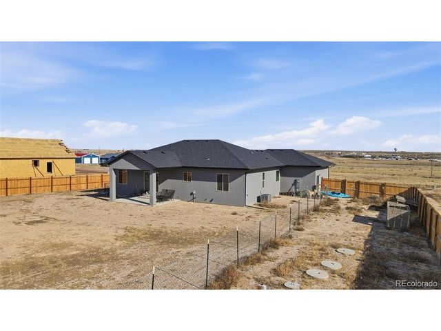 421 N Heather Dr, Pueblo, CO 81007