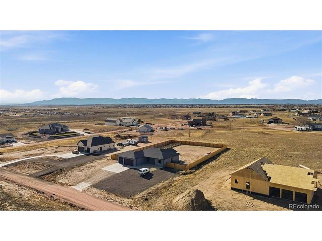 421 N Heather Dr, Pueblo, CO 81007