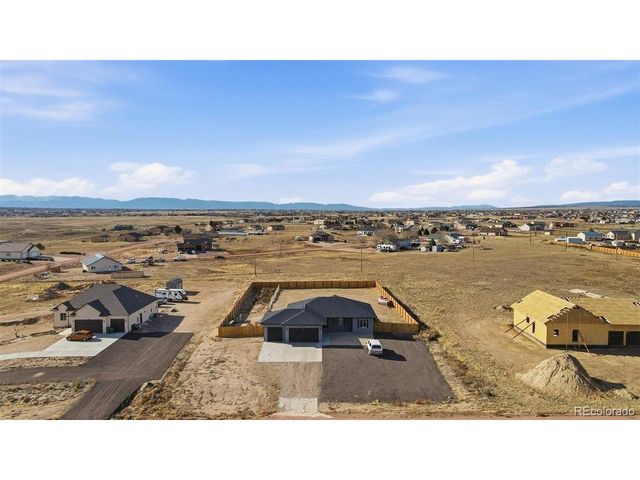 421 N Heather Dr, Pueblo, CO 81007
