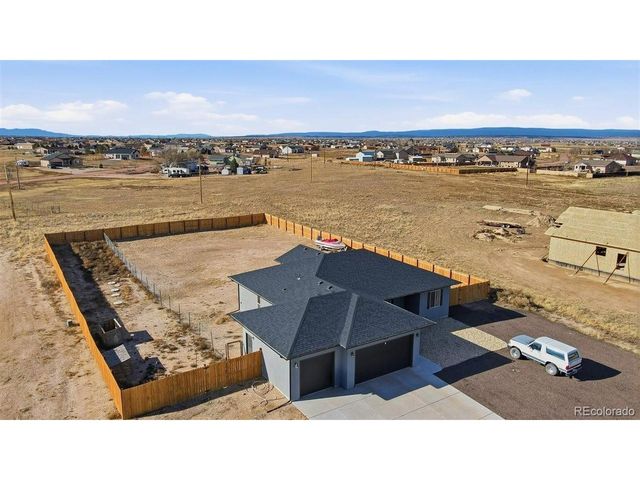 421 N Heather Dr, Pueblo, CO 81007