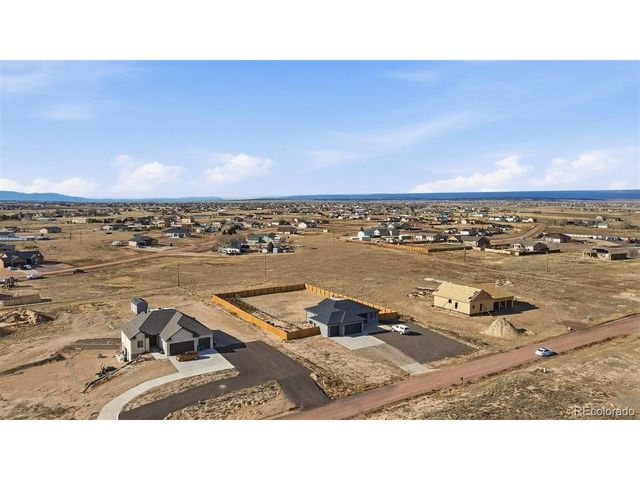 421 N Heather Dr, Pueblo, CO 81007