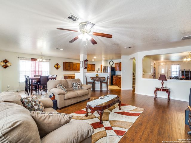 212 Springtree Trail, Cibolo, TX 78108