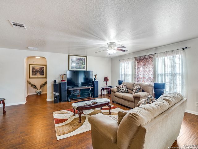212 Springtree Trail, Cibolo, TX 78108