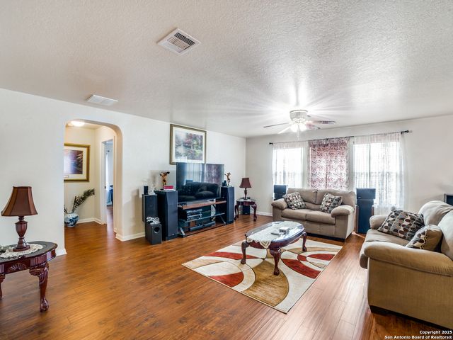 212 Springtree Trail, Cibolo, TX 78108