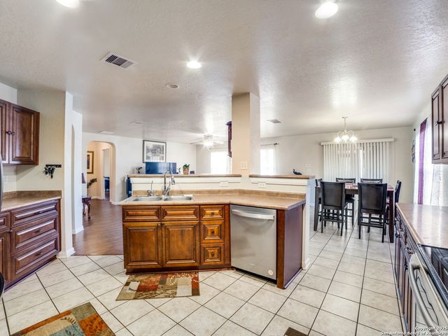 212 Springtree Trail, Cibolo, TX 78108