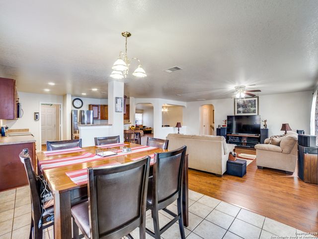 212 Springtree Trail, Cibolo, TX 78108