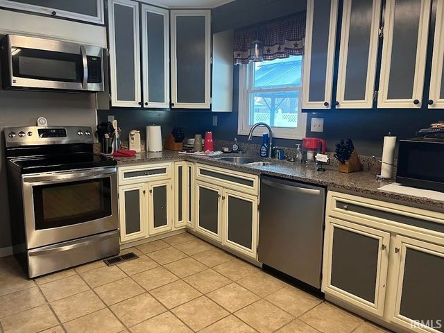 2004 Forbes Road, Vincennes, IN 47591