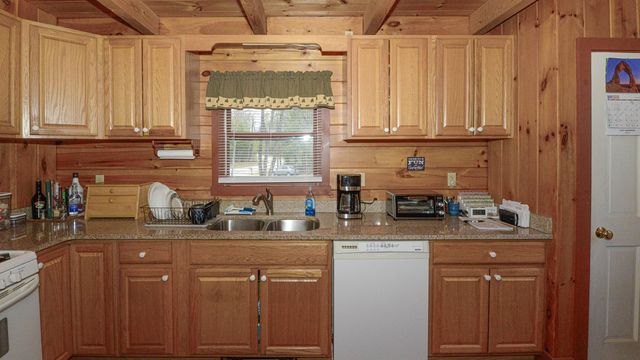 18 Charles Road, Conway, NH 03813