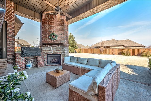 471 Trailwood Court, Centerton, AR 72719