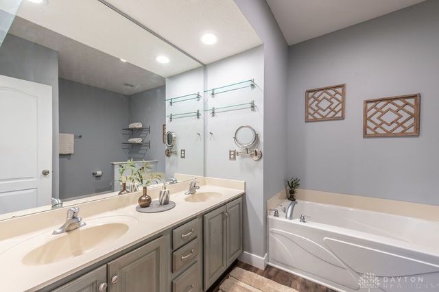 1672 Big Bear Drive, Washington Twp, OH 45458