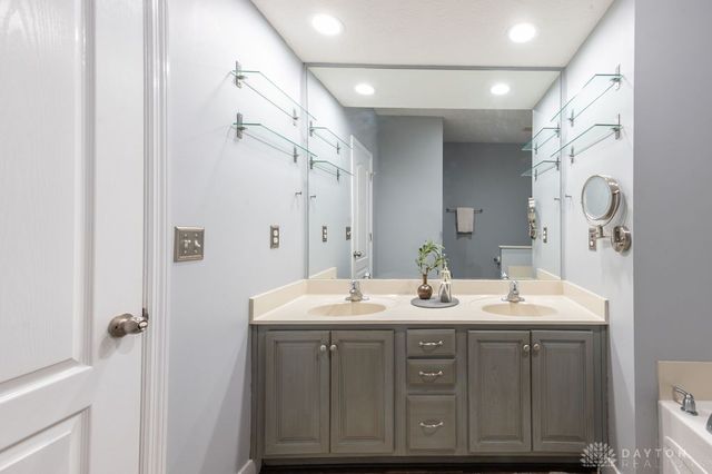 1672 Big Bear Drive, Washington Twp, OH 45458