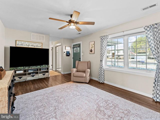 22 SAWOOD DR, Sicklerville, NJ 08081