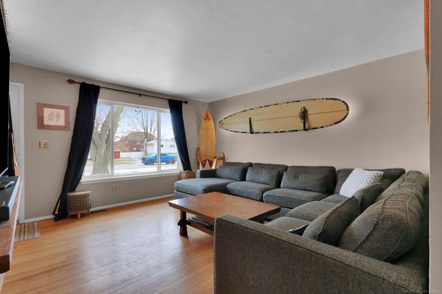 45077 Hecker Drive, Utica, MI 48317