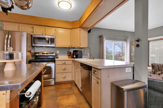 45077 Hecker Drive, Utica, MI 48317