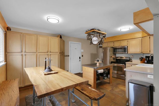 45077 Hecker Drive, Utica, MI 48317