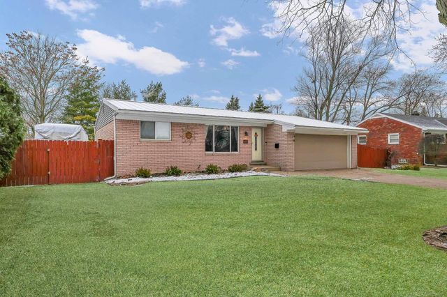 45077 Hecker Drive, Utica, MI 48317