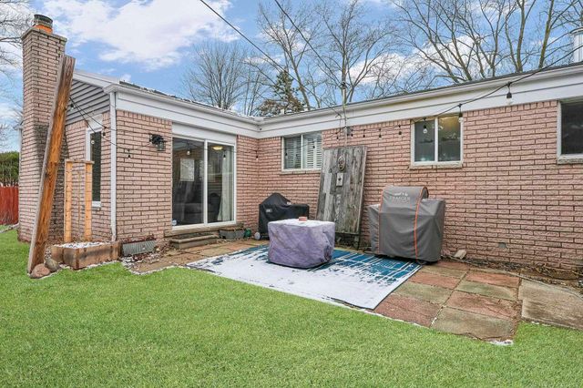 45077 Hecker Drive, Utica, MI 48317