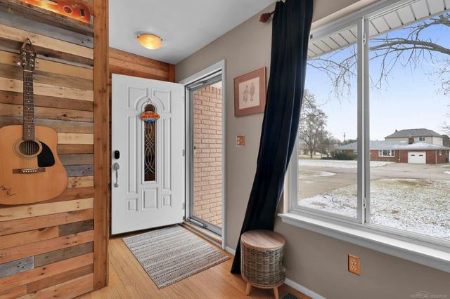 45077 Hecker Drive, Utica, MI 48317