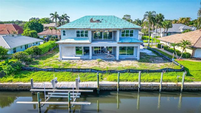 8967 SE Star Island Way, Hobe Sound, FL 33455