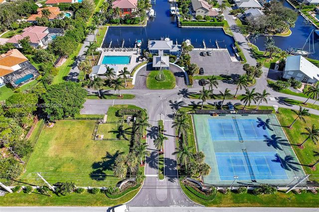 8967 SE Star Island Way, Hobe Sound, FL 33455