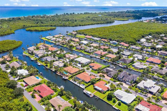 8967 SE Star Island Way, Hobe Sound, FL 33455
