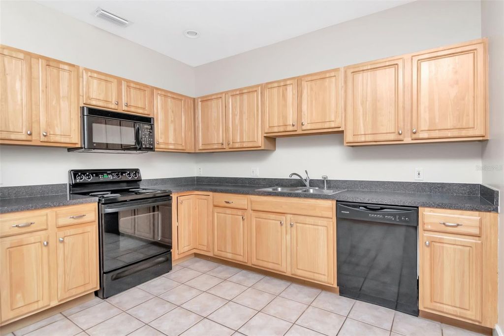 Image 8 of property listing at 3128 SANTORINI COURT, Tampa, FL 33611