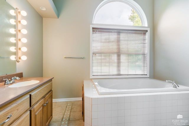 4105 Wycliffe Drive, Manhattan, KS 66503