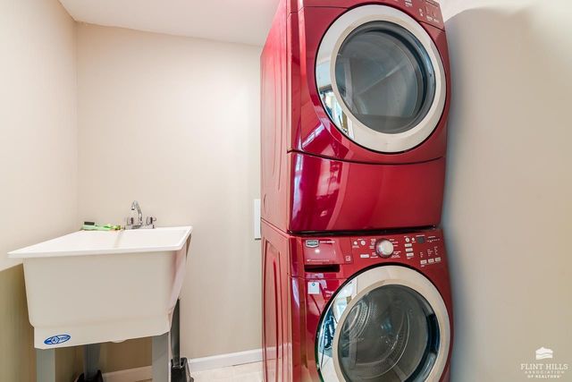 4105 Wycliffe Drive, Manhattan, KS 66503