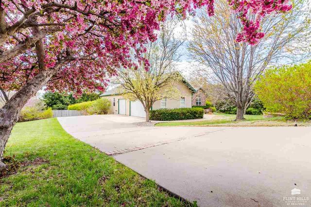 4105 Wycliffe Drive, Manhattan, KS 66503