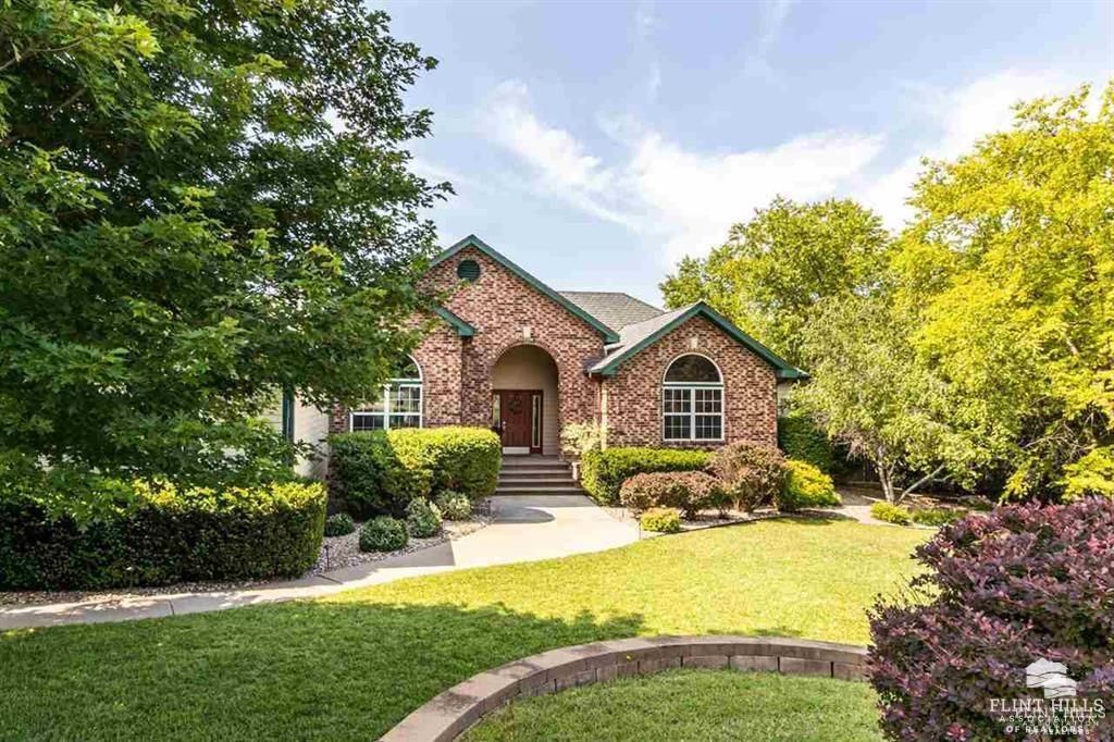 4105 Wycliffe Drive, Manhattan, KS 66503