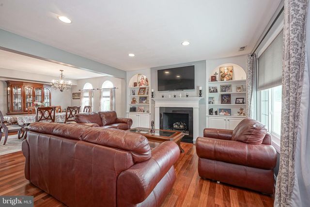 908 N BEECHAM RD, Williamstown, NJ 08094