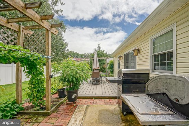 908 N BEECHAM RD, Williamstown, NJ 08094