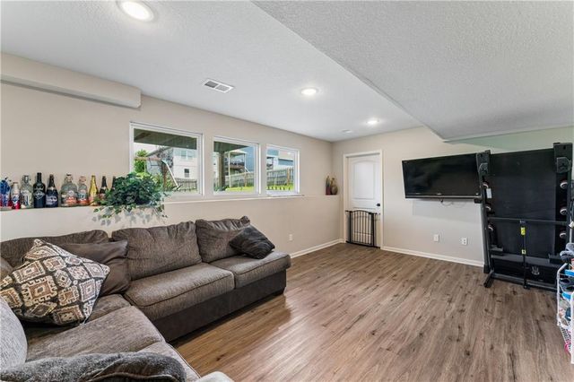 1700 Chestnut Street, Kearney, MO 64060