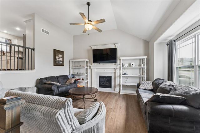 1700 Chestnut Street, Kearney, MO 64060