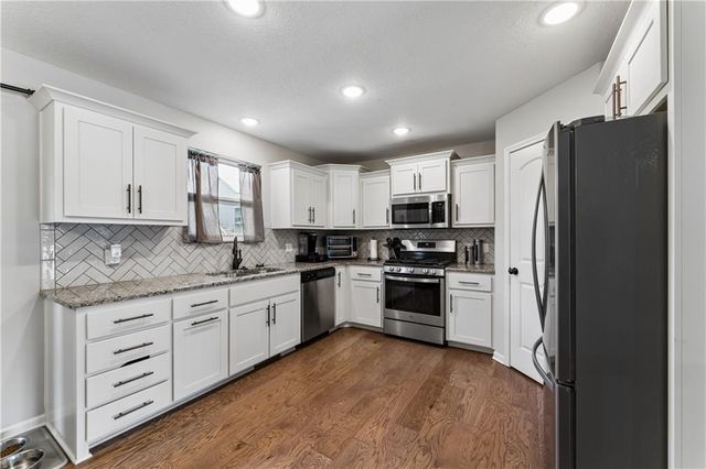 1700 Chestnut Street, Kearney, MO 64060