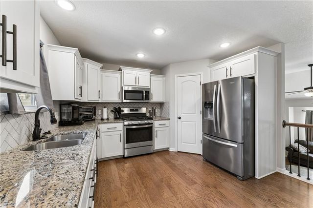 1700 Chestnut Street, Kearney, MO 64060