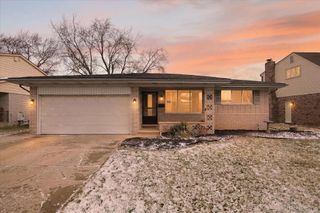 2995 Groves Drive, Sterling Heights, MI 48310