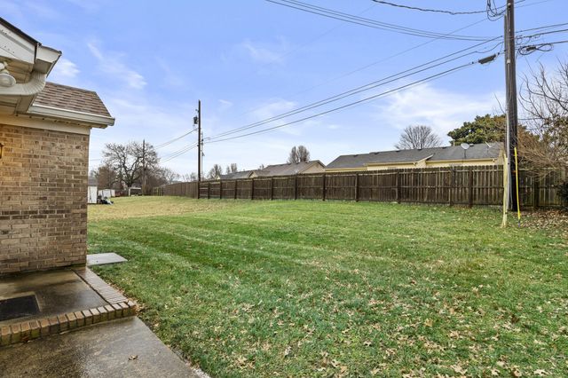 115 Powhatan Trail, Versailles, KY 40383