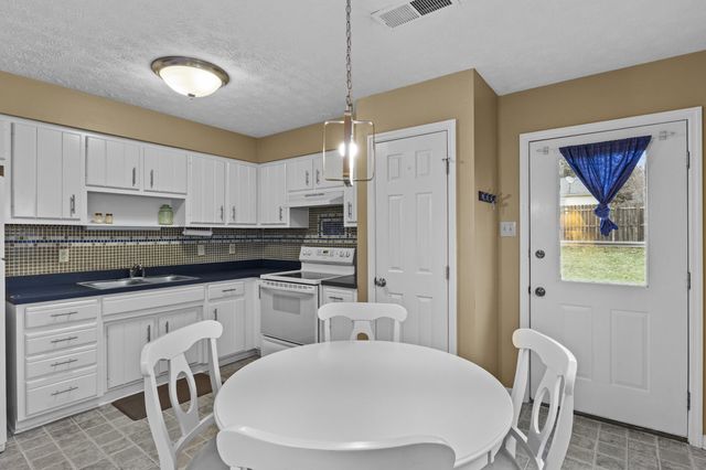 115 Powhatan Trail, Versailles, KY 40383