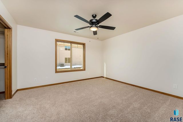 6135 S Bison Pl Place, Sioux Falls, SD 57108