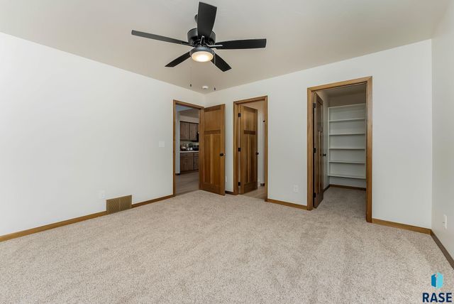 6135 S Bison Pl Place, Sioux Falls, SD 57108