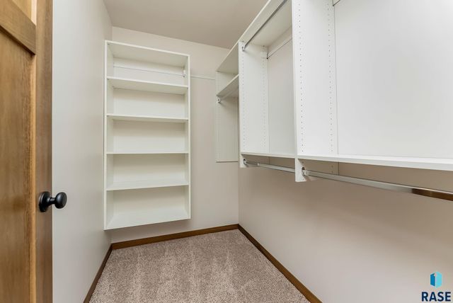 6135 S Bison Pl Place, Sioux Falls, SD 57108